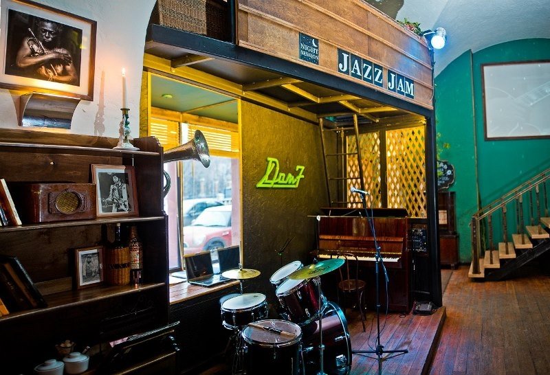В ритмах джаза: кафе и бары Петербурга, где можно послушать джаз