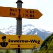 Указатель «Дорога Суворова» показывает путь из городка Шванден в Эльм. 14 мая 2008 года.