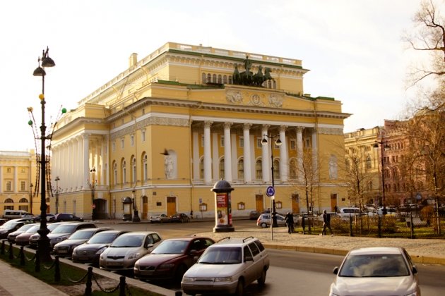 Александринский театр в Санкт Петербурге архитектора Росси