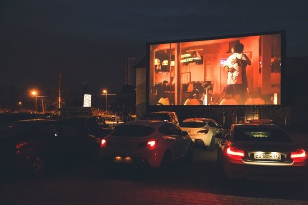 Автомобильный кинотеатр «Кинопаркинг»