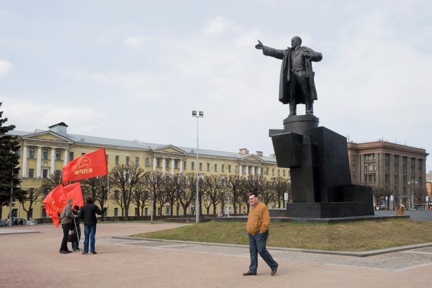 Памятник Ленину у Финляндского вокзала