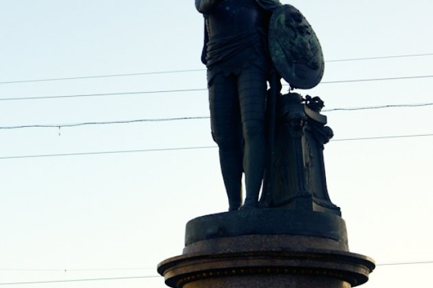 Памятник Суворову в Петербурге на Марсовом поле